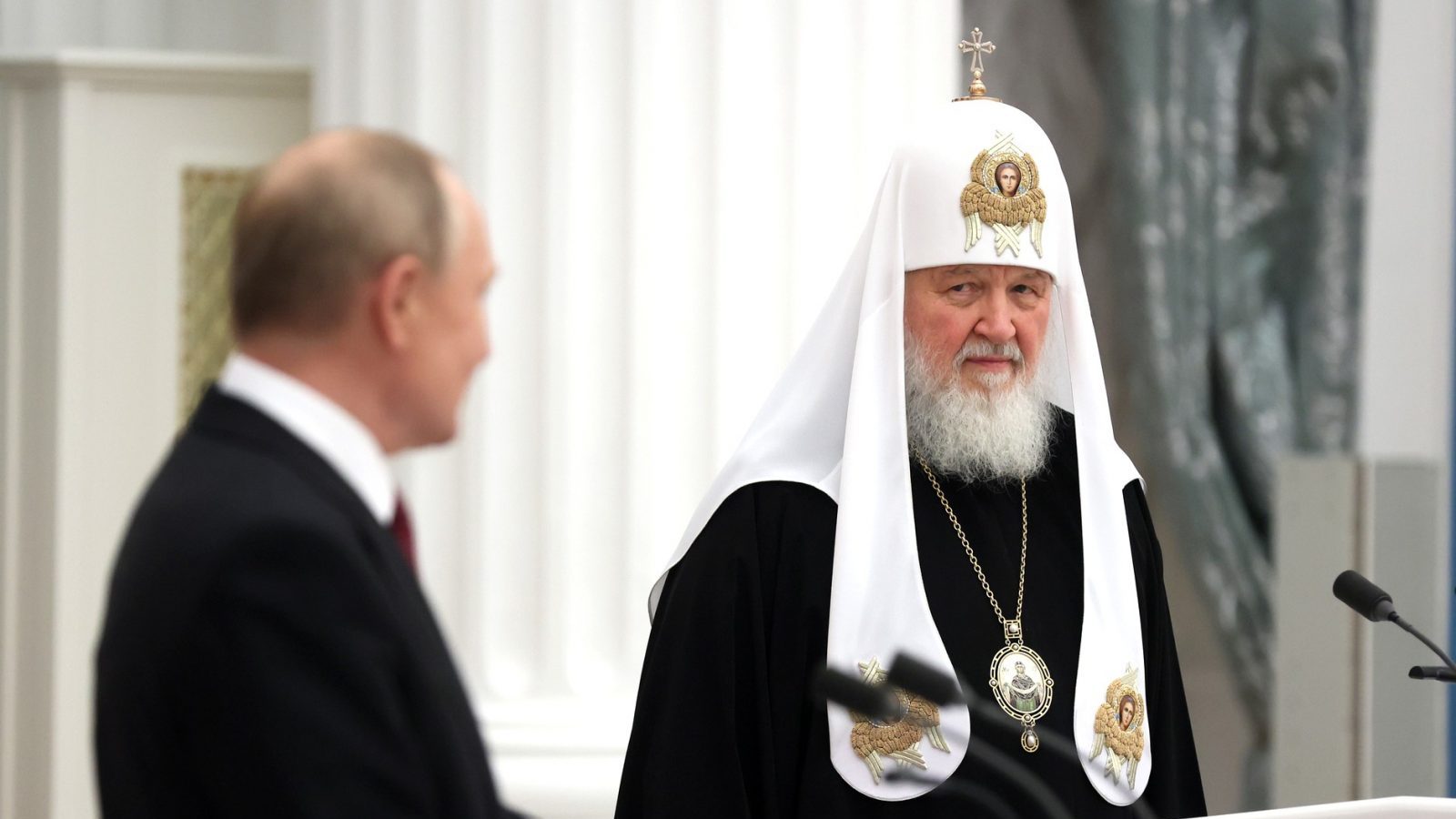 Cum a atrag Rusia preoți ortodocși pentru a influența alegătorii din Moldova, într-o anchetă realizată de Reuters despre „războiul sfânt”