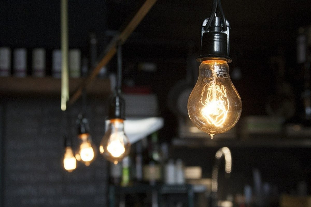 light-bulbs-406939_1280-e1609332175800.jpg