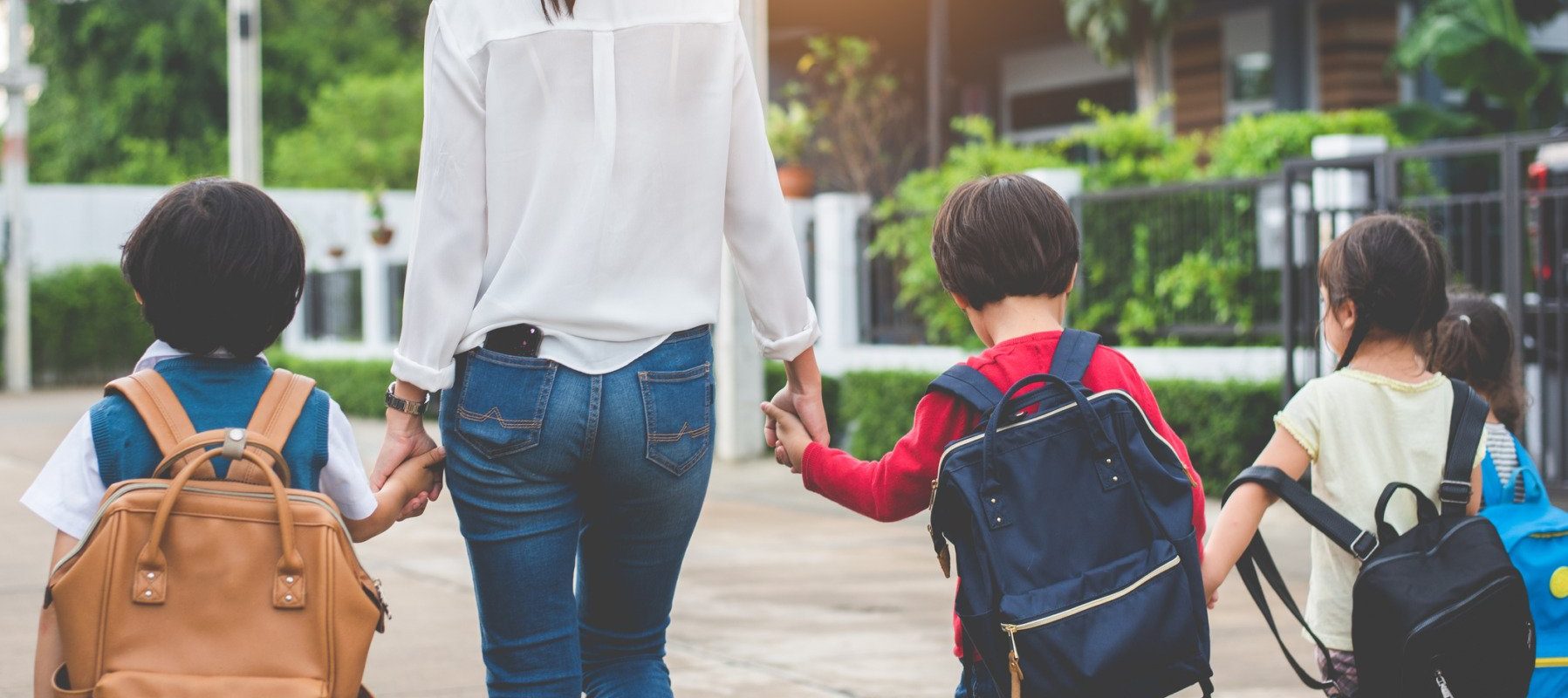 mama-copii-familie-scoala.jpg