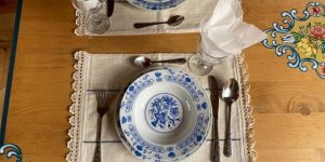 Imagine | Experiența culinară de la un stand gastronomic din Viscri: tarta cu rubarbă care te cucerește și vizita regelui Charles – Detalii de la Ingrid Georgescu, 14 septembrie