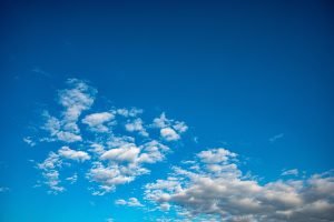 Vreme caldă la București, cu răcire joi.