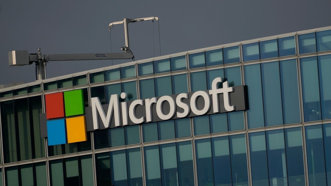 Microsoft blochează accesul unei unități militare israeliene la centrele sale de date pentru încălcarea condițiilor de utilizare
