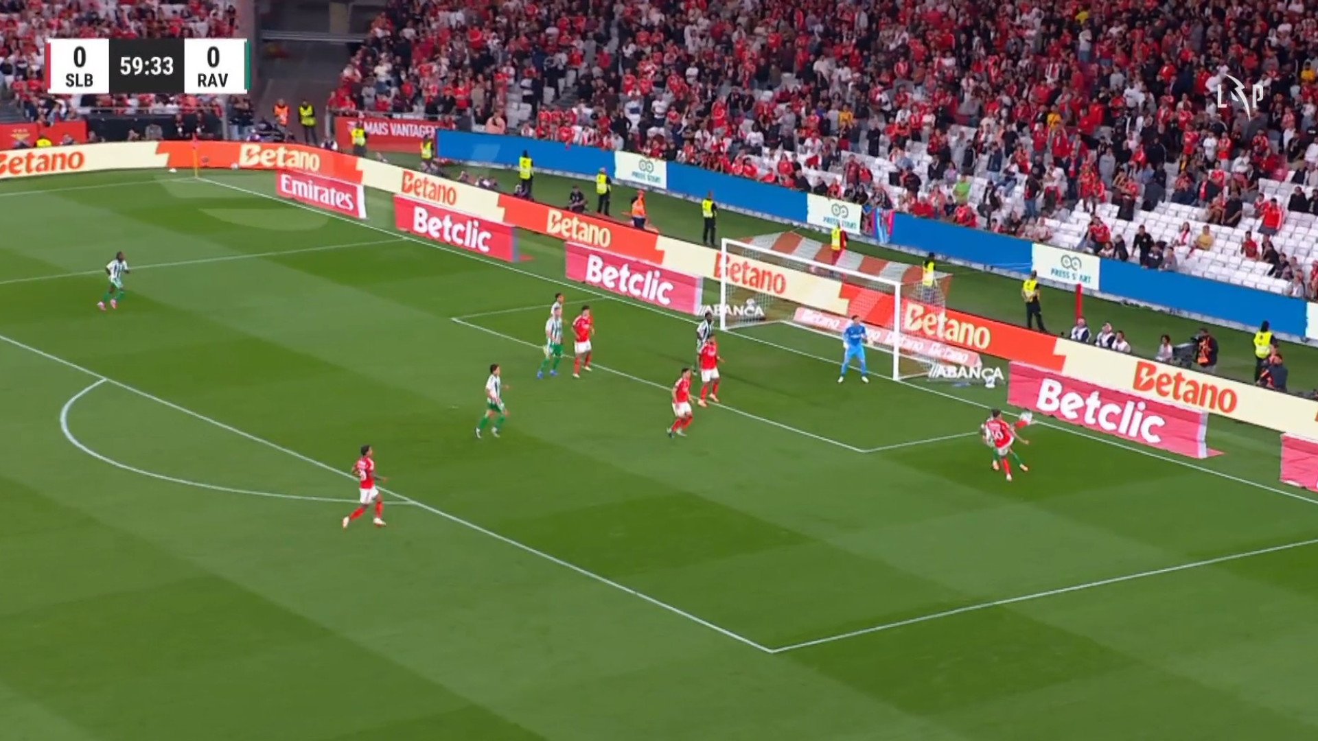 VAR a anulat golul lui Antonio Silva după ce a depistat o foul a lui Otamendi.