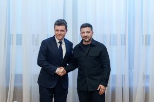 Zelenski: Drona ruso-ucrainiană s-a infiltrat cu 10 km pe teritoriul românesc și a zburat 50 de minute în spațiul aerian NATO, evidențiind escaladarea conflictului de către Rusia, care acționează inițial cu pași mici și pierderi mari.ea noastră”