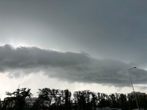 Vânt intens în mai multe orașe din 11 județe până în această searăea noastră”