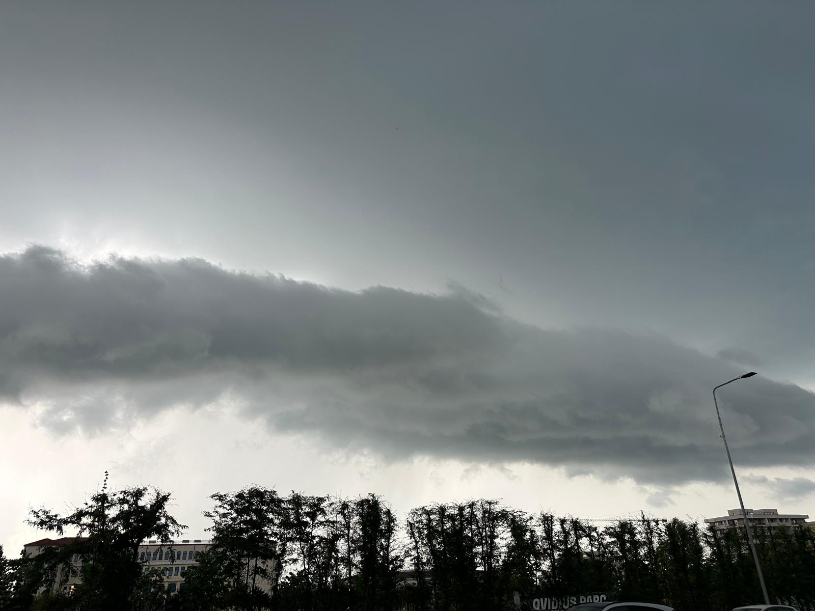 [ad_1] Administrația Națională de Meteorologie a emis două avertizări cu Cod galben pentru intensificări ale vântului, pentru 11 județe, valabile de sâmbătă seara până duminică seara