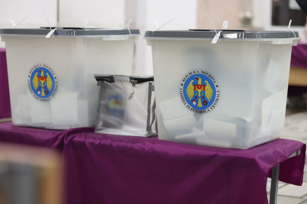 Alegeri în Republica Moldova | Avertizări de explozivi în București și alte patru orașe. Actualizare: Trafic restricționat și vehicule evacuate pe Podul Rezina-Rîbnița, din cauza unei noi alerte cu bombă