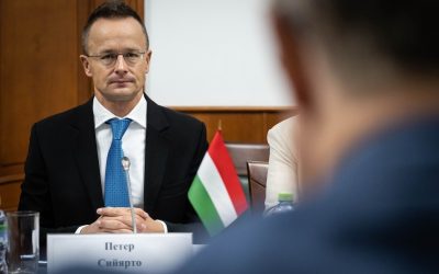 peter-szijjarto-scris-in-rusa.jpg