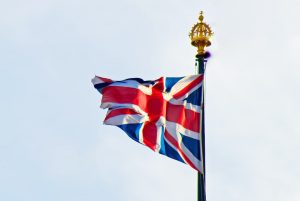 Migratia devine o prioritate majoră, determinând direcția politică a Regatului Unit spre partea dreaptă a spectrului politicea noastră”