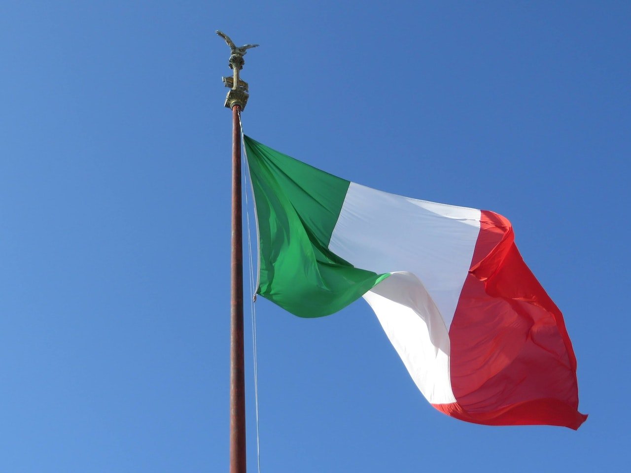 Primar italian condamnat la închisoare pentru prăbușirea unei clopotnițe în urma unui cutremur din urmă cu nouă ani, soldată cu patru victime