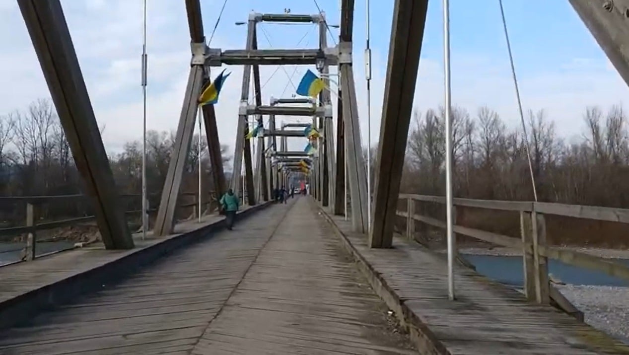 [ad_1] Podul vechi, care traversează râul Tisa și leagă România de Ucraina în apropierea orașului Sighetu Marmației, va fi supus unor lucrări de reparații, a declarat marți pentru Agenția de știri AGERPRES președintele Consiliului Județean Maramureș, Gabriel Zetea