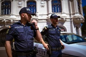 Noi amenințări către școli și centre medicale din întreaga țară, anchete în Caraș-Severin, Galați, Hunedoara și Teleorman, inclusiv o unitate medicală din Galați, polițiștii intervenind în stradă