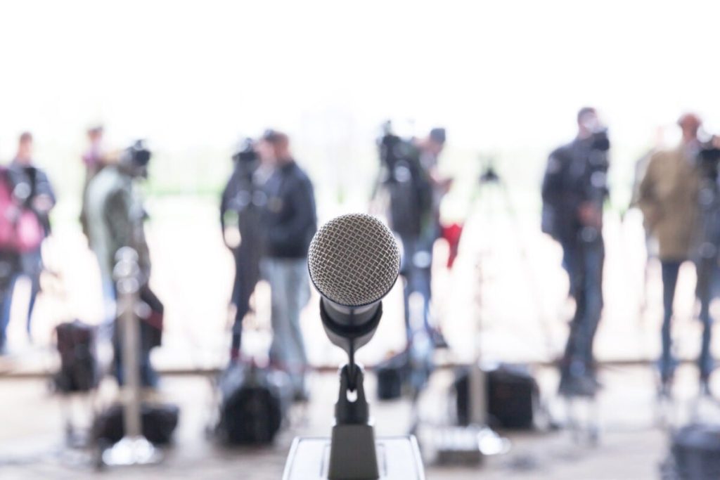 presa-jurnalism-jurnalisti-mass-media-ziare-microfon-publicatii-conferinta-presa-e1694105646754.jpg