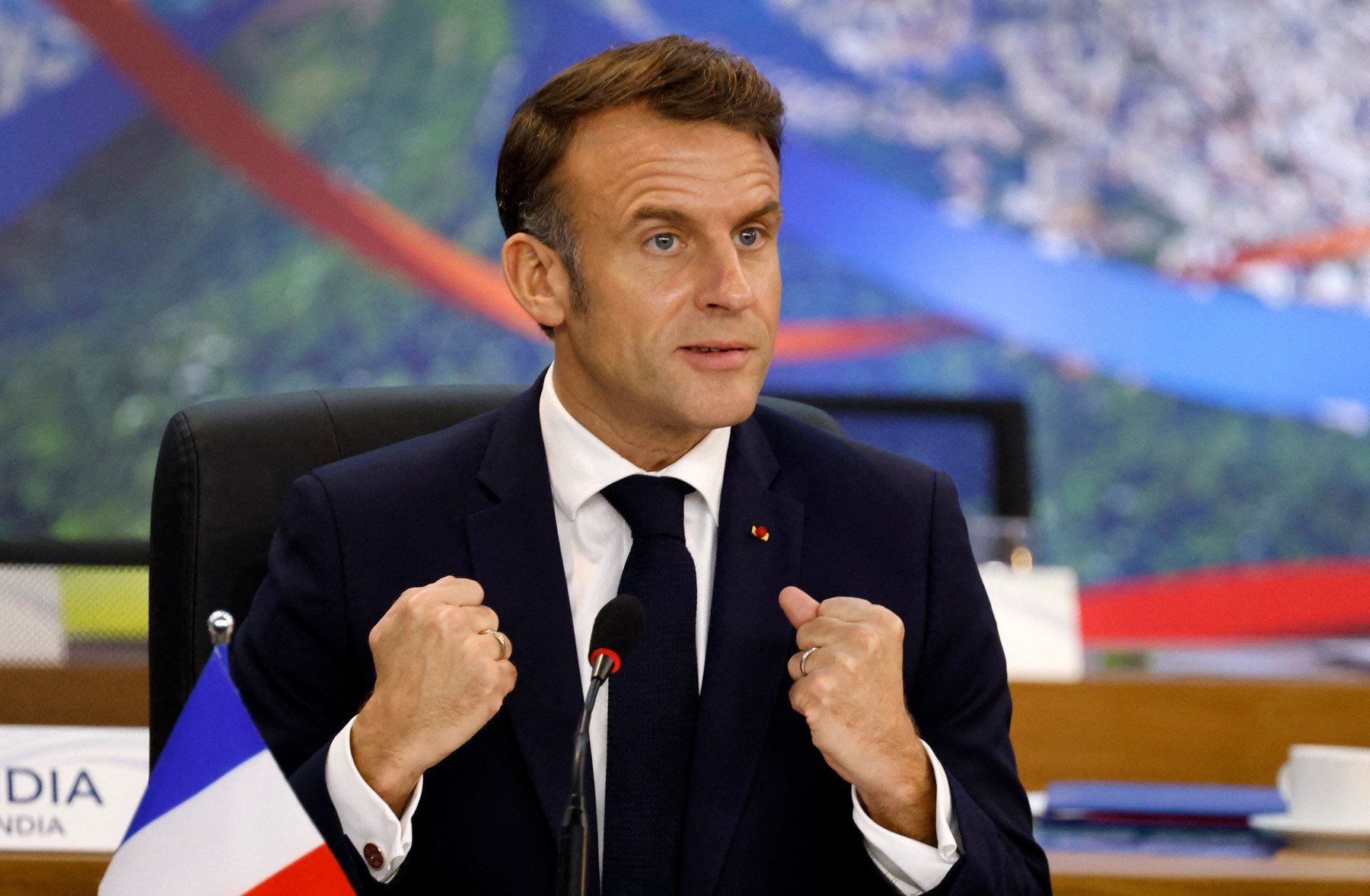 Președintele Macron subliniază că Europa refuză să devină supusă tehnologic față de SUA și China, afirmând că prioritatea trebuie să fie achizițiile publice pentru a susține companiile europene de top în domeniul tehnologic
