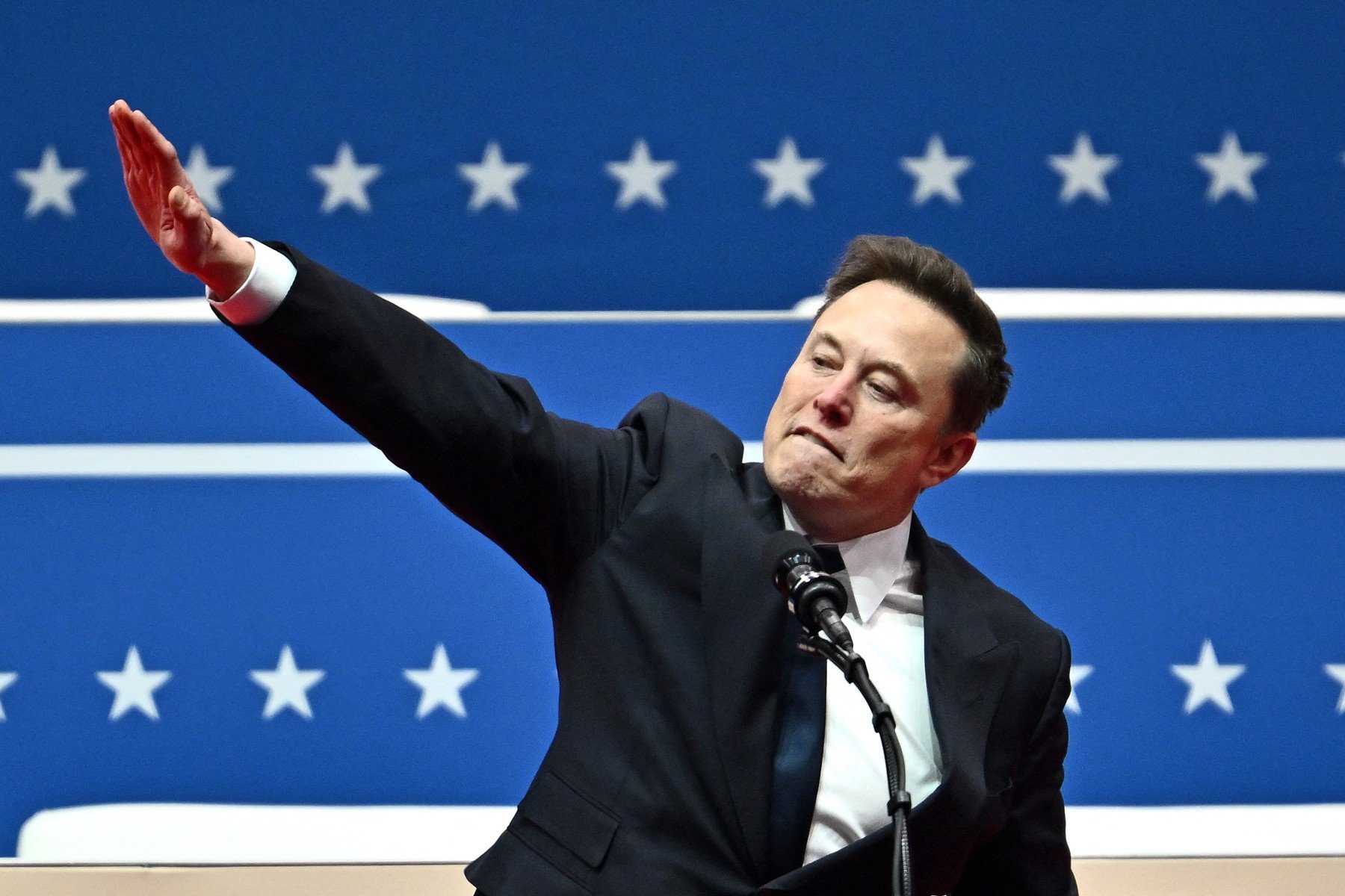 Guvernul britanic condamnă discursul inflamator al lui Elon Musk în timpul demonstrației extremei drepte din Londra, unde acesta a avertizat că violența va ajunge la toți, iar opțiunile sunt să răspunzi sau să mori.