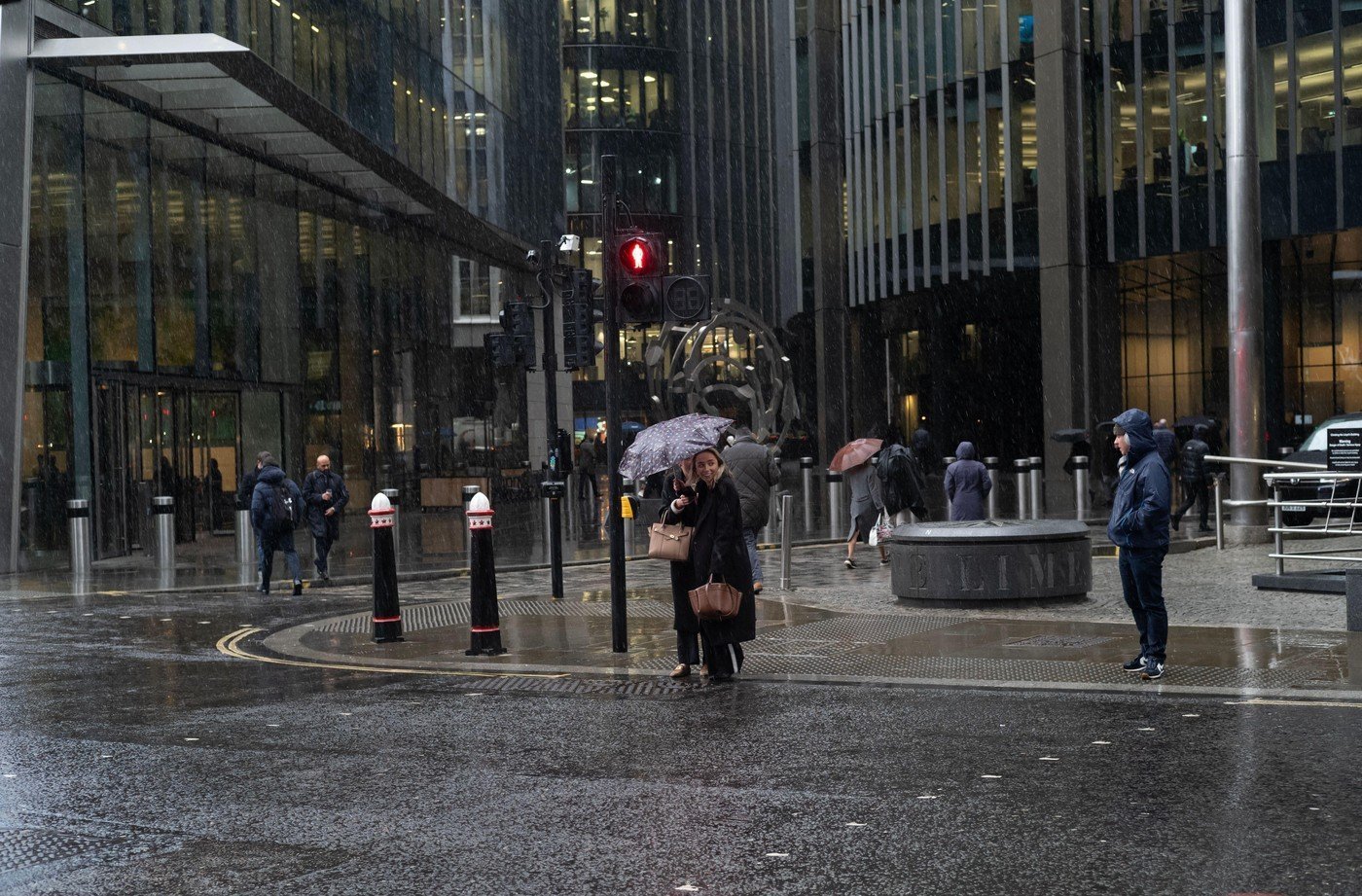 Vremea înregistrează o scădere bruscă. Au fost emise avertizări pentru ploi abundente și vânturi puternice / Care regiuni sunt afectate, vedeți pe Harta Interactivă a Vremii.