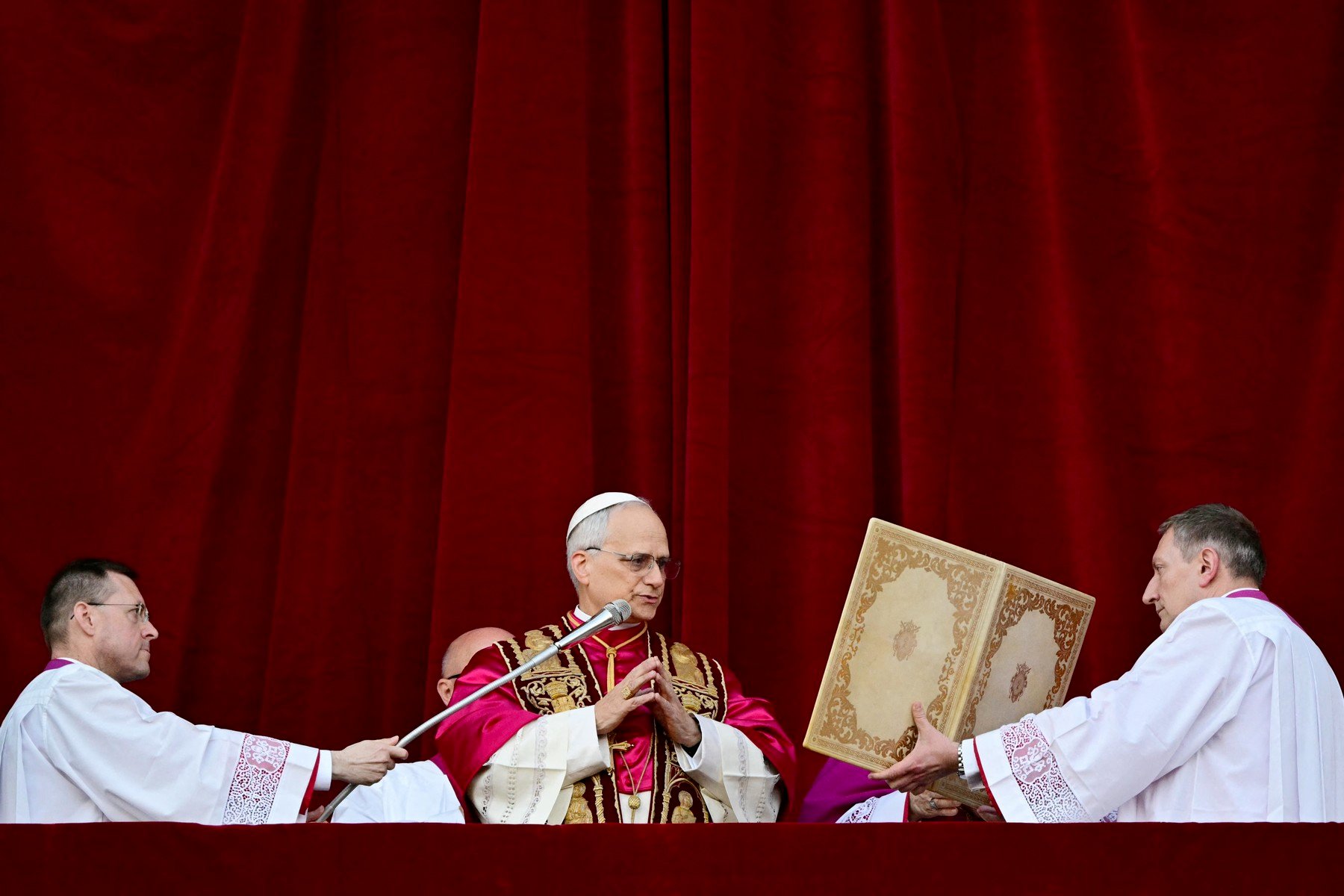 [ad_1] Papa Leon al XIV-lea a declarat că se roagă pentru activistul american Charlie Kirk, care a fost ucis recent, conform informațiilor furnizate de Vatican