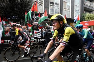 Etapa de contratimp a Turului Spaniei, scurtată cu 15 km din cauza protestelor pro-palestinieneea noastră”