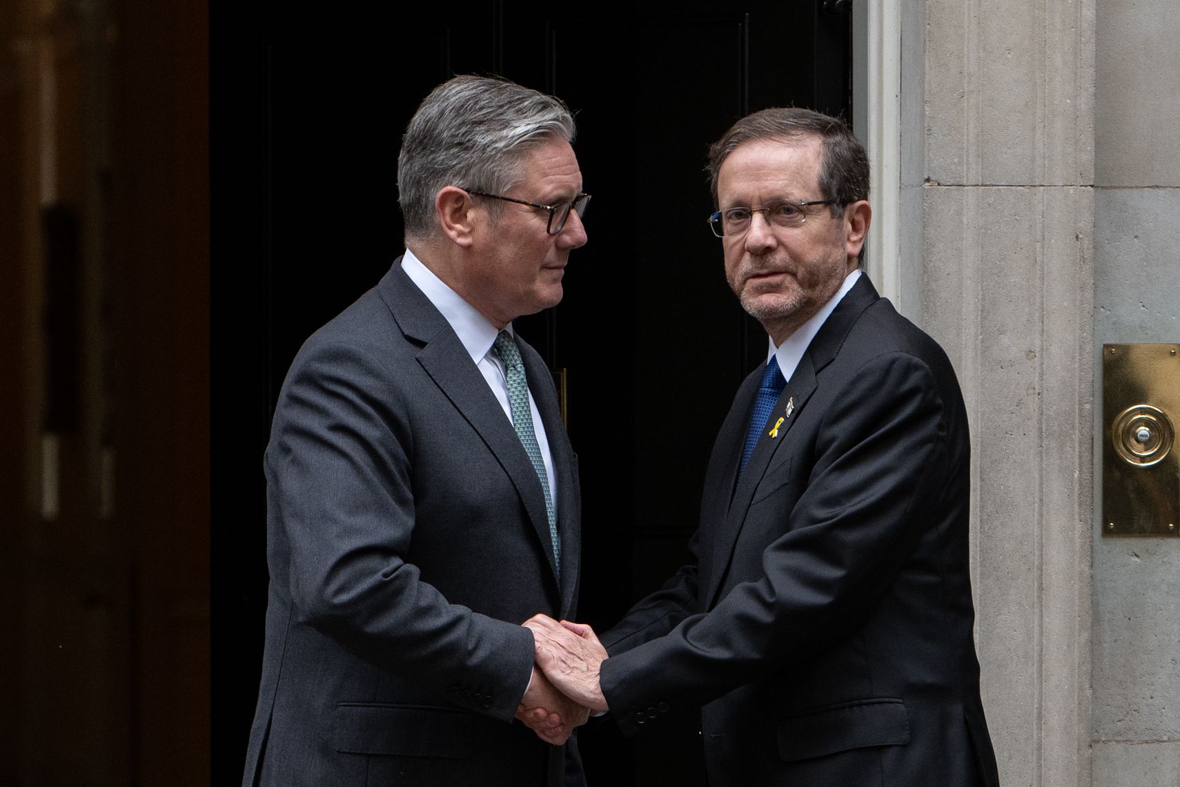 [ad_1] Președintele israelian Isaac Herzog a declarat că a avut o discuție aprinsă cu prim-ministrul britanic Keir Starmer miercuri, la Downing Street, într-o întâlnire „dură” în care au fost abordate diferențele serioase dintre cele două țări, în special legate de situația din Gaza