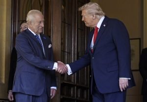 Directorul unui muzeu american își părăsește funcția pentru că a refuzat să îndeplinească solicitarea fostului președinte Donald Trump de a oferi regelui Charles al III-lea o sabie din colecție