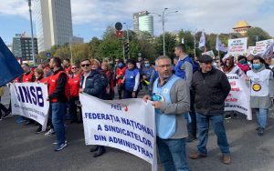 Angajații din sectorul public anunță proteste luni în Capitală