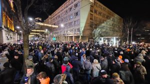 Mii de protestatari în Belgrad solicită alegeri anticipate; studenţii lideri cer justiţie și o anchetă clară asupra accidentului de la gara din Novi Sadea noastră”
