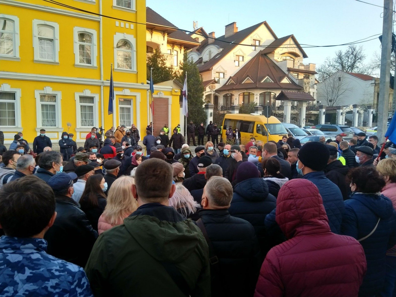 Alegeri în Moldova: autoritățile de poliție avertizează despre planuri de proteste masive în noaptea următoare / „Îndemnăm cetățenii să-și evalueze deciziile și comportamentul”