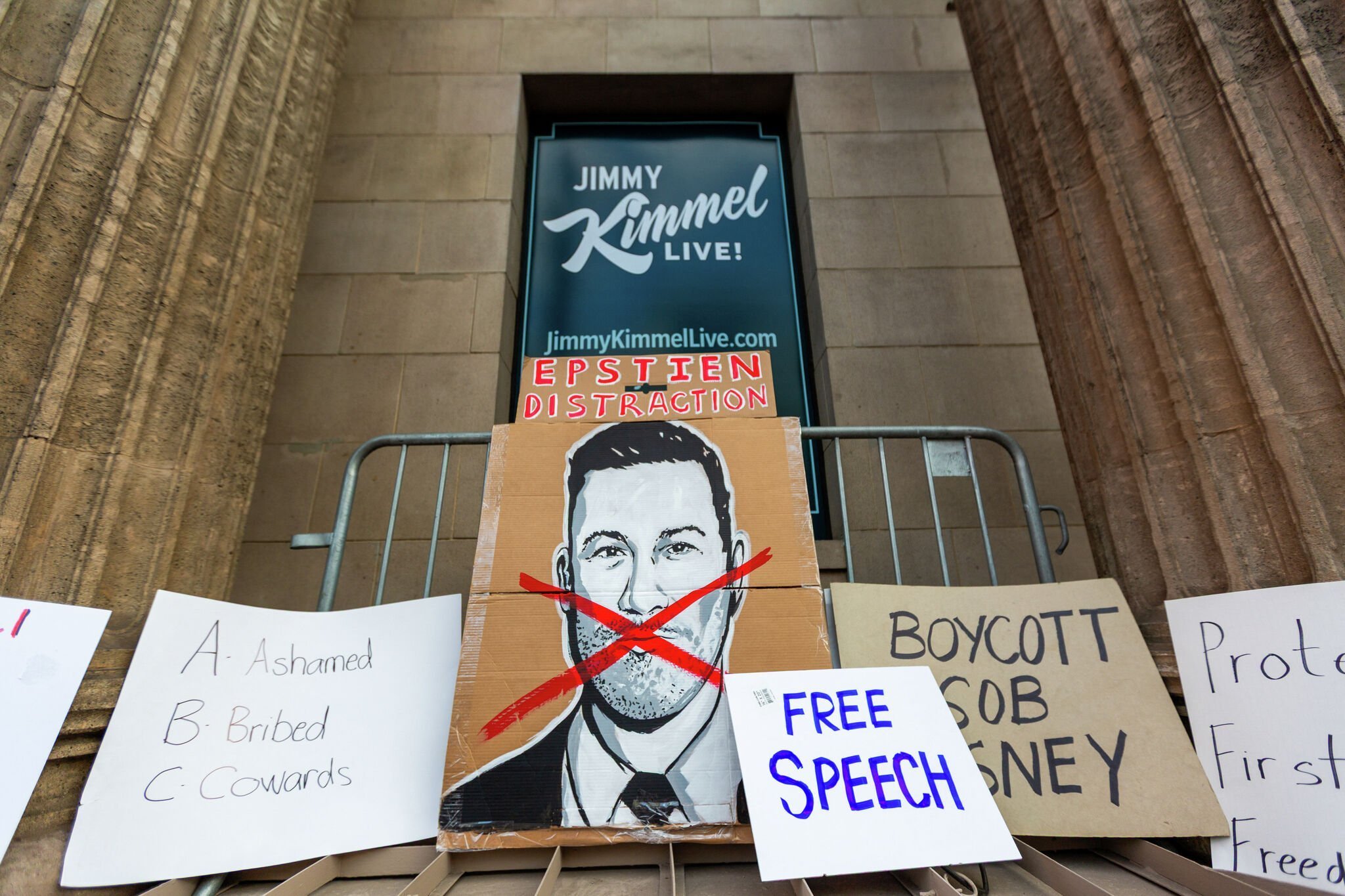 FCC a anulat ‘Jimmy Kimmel Live’ din cauza lui Charlie Kirk?