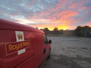 Impactul tarifelor vamale ale lui Trump: 88 de companii poștale, inclusiv Deutsche Post și Royal Mail, și-au suspendat serviciile spre SUA, cauzând o scădere de peste 80% a expedierilor către Americaea noastră”