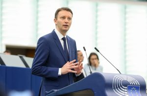 Europarlamentarul Siegfried Mureșan afirmă că liderul AUR, George Simion, și formațiunea sa joacă în avantajul Rusiei înainte de scrutinul parlamentar din Republica Moldovaea noastră”