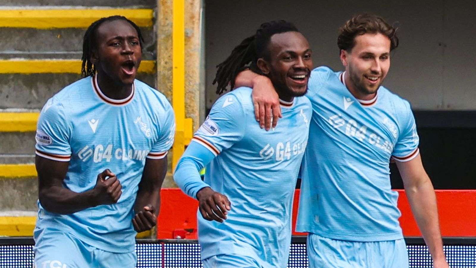 [ad_1] Regan Charles-Cook a marcat un gol memorabil pentru Motherwell, care a câștigat cu 1-0 împotriva lui Aberdeen și a obținut un loc în semifinalele Premier Sports Cup