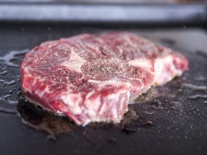 Secrete culinare: Cum să fragilizezi carnea prea dură – Sfaturi și trucuri garantate
