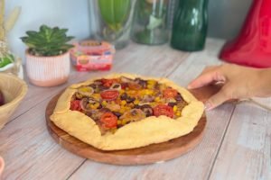 Video: Tartă rustică cu ton – o rețetă ușoară, ideală pentru începutul toamnei