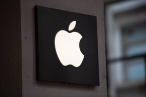 Apple acuzată în California de încălcare a drepturilor de autor privind inteligența artificială