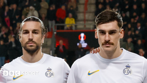 Echipa Union Saint-Gilloise se confruntă cu Newcastle: Christian Burgess și Ross Sykes reușesc să depășească obstacolele.