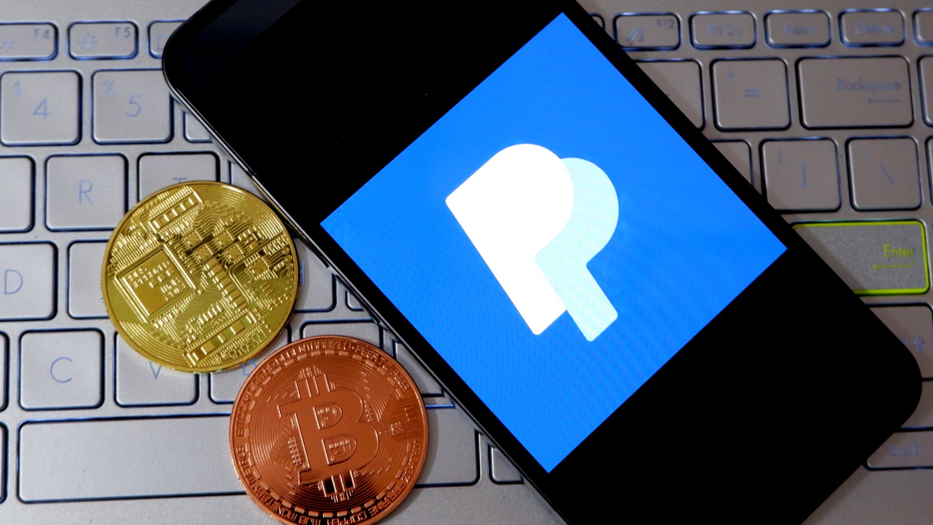 „Partenerul criptografic al PayPal a creat accidental 300 de trilioane de stablecoins datorita unei erori tehnice”