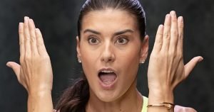 Sorana Cîrstea o învinge pe Jelena Ostapenko în meci scurt.