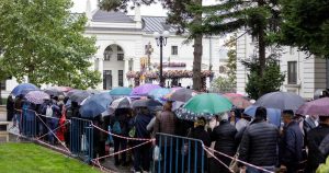 Pelerini în așteptare la Iași pentru moaștele Sfintei Parascheva