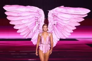Când are loc Victoria’s Secret Fashion Show 2025 și cum poate fi vizionată?