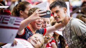 Olandezii explică cum a ajuns Dennis Man la PSV: ”Acest lucru i-a determinat pe cei din Eindhoven să-l aducă”