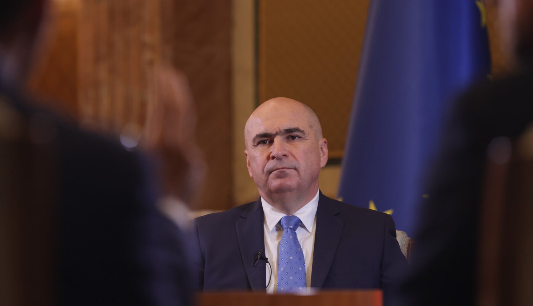 [ad_1] Premierul Ilie Bolojan a afirmat că toți conducătorii companiilor de stat au contracte de management protejate, însă vor fi trași la răspundere pentru activitatea lor, fie mai devreme, fie mai târziu