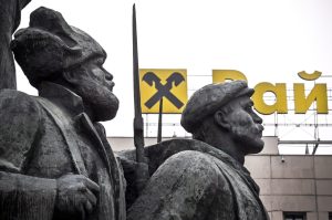 Moscova împiedică transferul filialei Raiffeisen din Rusia