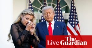 Trump laudă pe Charlie Kirk și se laudă cu alegerile din 2024 la o ceremonie(funerară) de decernare a medalii.