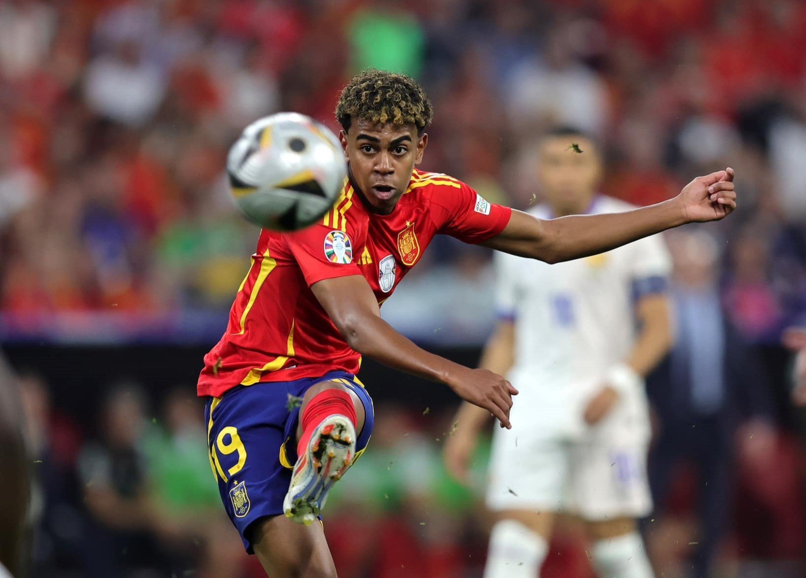 Lamine Yamal, la numai 18 ani, intră în clasamentul celor mai bine plătiți fotbaliști din lume în 2025, în timp ce Cristiano Ronaldo conduce topul cu un câștig de 280 milioane de dolari în același an, conform Forbes