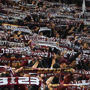 Rapid București câștigă în fața Farul Constanța cu 3-1 și se menține pe primul loc în Superligă până la partida echipei din Craiova