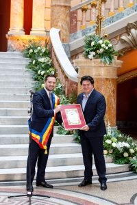 „Bucureștiul Își Onorează Marele Ambasador: Tribute adus Maestrului Cristian de Primarul Stelian Bujduveanu”