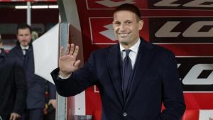 Iată o reformulare a titlului: “Confruntarea Juventus – Milan, reacția suporterilor după declarația lui Allegri la stadionul adversarilor”.