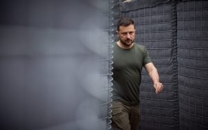 Zelenski face presiuni asupra aliaților să adopte măsuri decisive împotriva Rusiei, după o întâlnire insatisfăcătoare cu Trump, în timpul căreia nu a primit sprijinul militar cerut, în special rachetele Tomahawk.