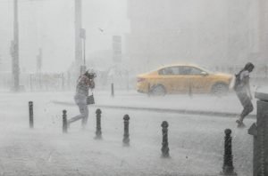 Măsuri de urgență la București după codul portocaliu de vijelie