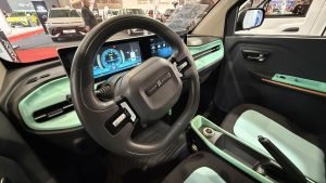 Iată o reformulare a textului: “Miniautoturismul Made in România, accesibil de la vârsta de șaisprezece ani”